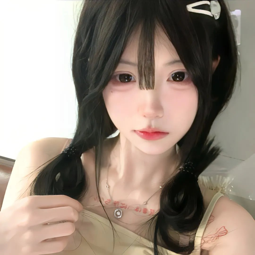 踉跄的女孩